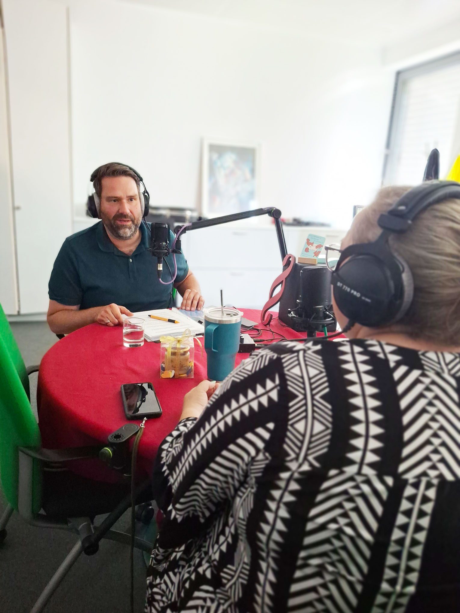 Ralf Urfey erklärt Maßnahme zur Inklusion in der Alexianer Klostergärtnerei